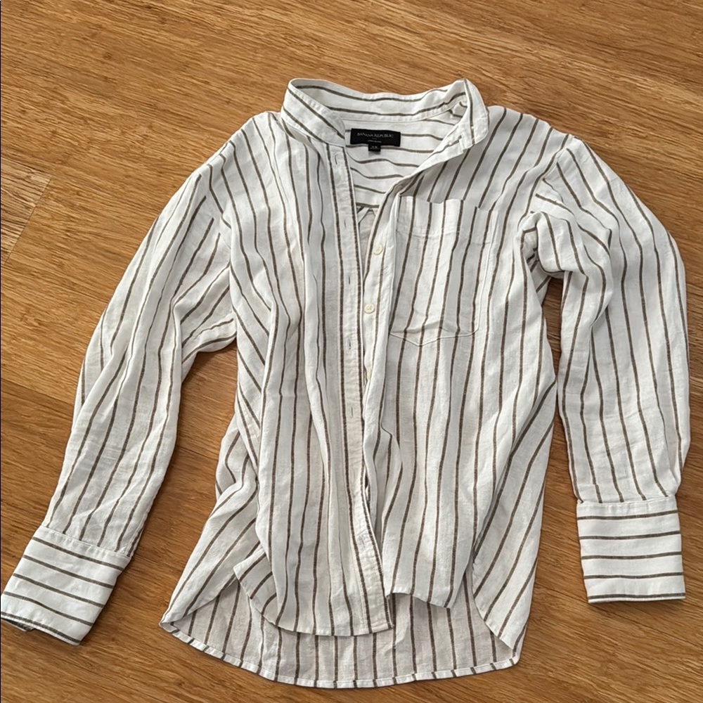 Banana Republic White and Black Button Down Shirt with Mandarin Collar